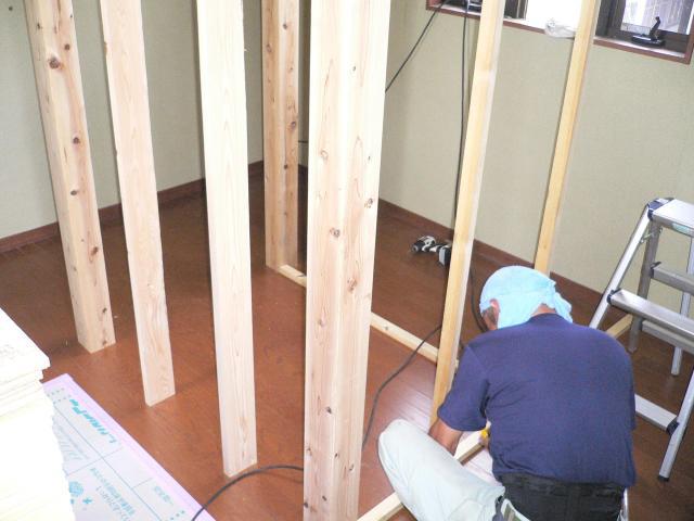 群馬館林　店舗トイレ増設工事中の職人さん